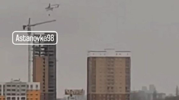 &quot;Поднял с крыши человека&quot;: вертолет над недостроенным зданием встревожил астанчан