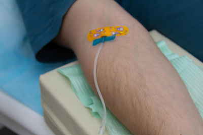 Первую персонализированную вакцину от рака получил житель Курской области