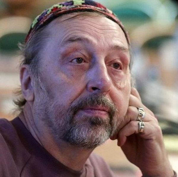 Один из самых известных и признанных в мире современных российских драматургов Николай Коляда умер в 68 лет