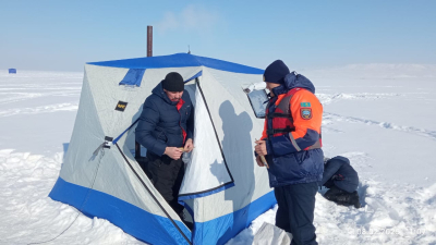 «Осторожно, тонкий лёд!»: в ВКО массово проверяют зимние водоёмы