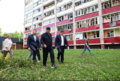 Минниханов побывал на месте гибели пятилетней девочки в Нижнекамске