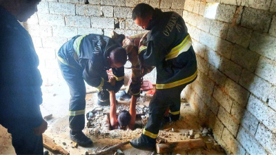 Девочка провалилась в яму туалета и позвонила в МЧС