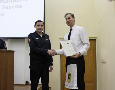 В Казани наградили двух горожан, которые помогли предотвратить мошенничества