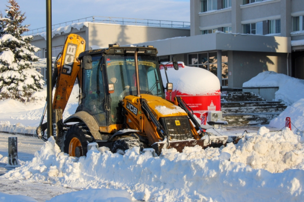Масштабные снегопады вынудили мэрию Нижнего Новгорода выделить дополнительные 40 миллионов рублей на уборку