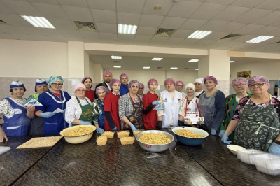 Чак-чак, лапша и письма: в Мамадыше дети и пенсионеры приготовили угощения для бойцов СВО