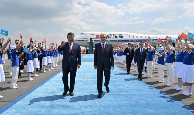 Касым-Жомарт Токаев встретил Си Цзиньпина в аэропорту