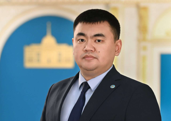 Пресс-секретарь Токаева покинул должность из-за состояния здоровья