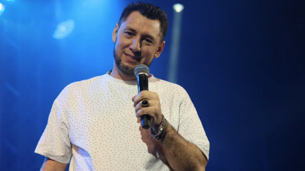 "Скидка 50%, снег новый, качественный": в сети распространился шуточный тренд от Фирдуса Тямаева 02/02/2026 &ndash; Новости