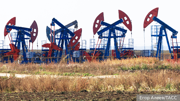 США заявили о сохранении временного ослабления санкций на поставки нефти России