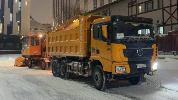 Снегопад и метель в Астане: коммунальные службы работают в усиленном режиме