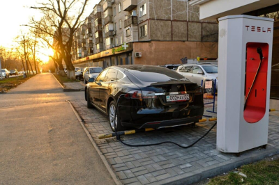 До 100 зарядных станций для электромобилей установят вдоль дорог в Казахстане. Где они будут находиться