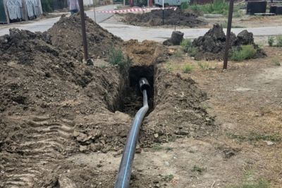 Проблем по колено: в пригороде Атырау обсудили, как спасти улицы от воды