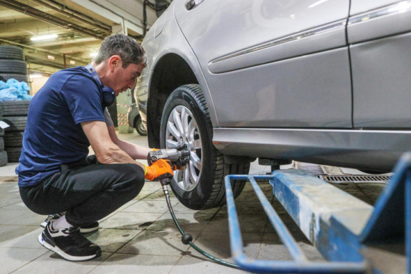 Когда менять резину весной-2026: правила и штрафы за неправильные шины