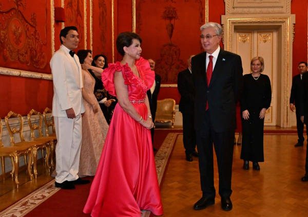 Роза Рымбаева, Алишер Каримов выступили в Большом театре Москвы