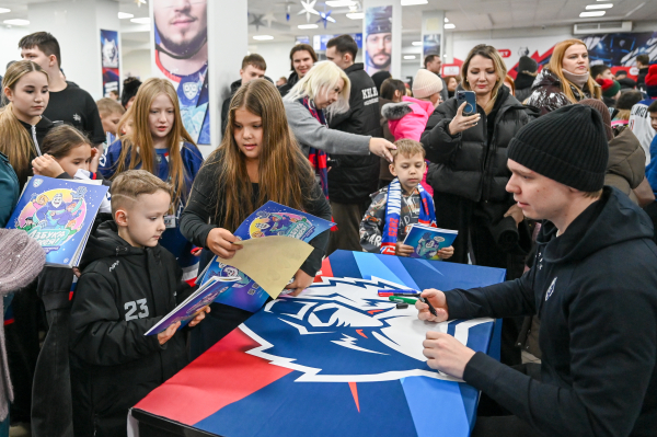 Более 2 тысяч детей и&nbsp;родителей посетили &laquo;Урок хоккея КХЛ&raquo; на&nbsp;&laquo;Нефтехим Арене&raquo; в&nbsp;Нижнекамске