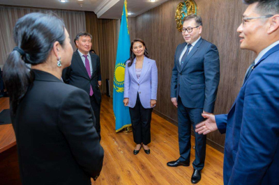 Казахстан договорился с китайской компанией об открытии центра электронной коммерции