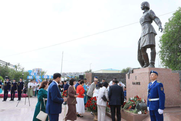 В Актобе празднуют 100-летие Алии Молдагуловой