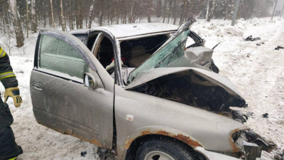 Появились кадры с места смертельной аварии на трассе в РТ, где две иномарки столкнулись лоб в лоб 27/01/2026 &ndash; Новости