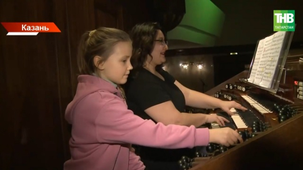 Минниханов исполнил мечту девятилетней Алены из Лисичанска &mdash; девочка побывала в Казани