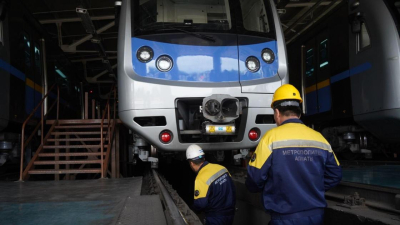 Колодки находят на путях: в метро Алматы рассказали о состоянии тормозов в поездах (фото)