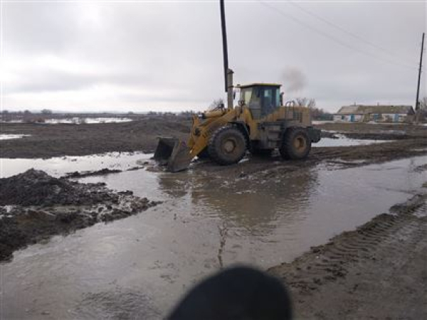 В ВКО на автодорогу произошел перелив талых вод