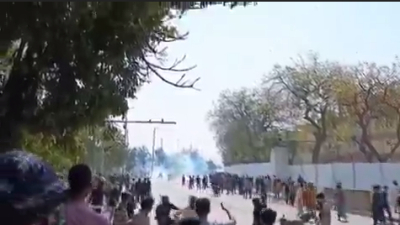 Восемь человек погибли, 18 получили ранения во время протестов в пакистанском Карачи 01/03/2026 &ndash; Новости