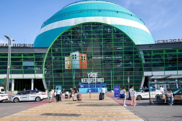 Мужчина угрожал полицейским в аэропорту Астаны