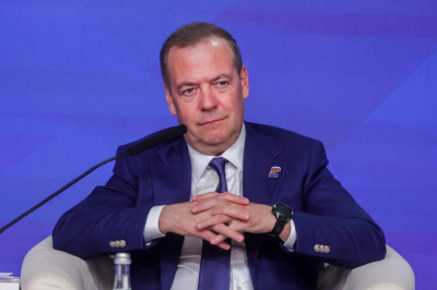 &laquo;Цена победы имеет значение&raquo;: Медведев призвал военных беречь себя