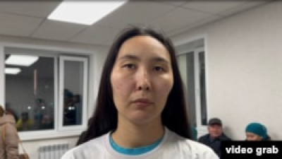 Оштрафована активистка, задержанная при попытке провести опрос о Токаеве