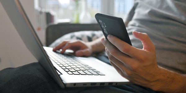 FT: в США уволили сотрудницу после разрешения ей спать девять часов