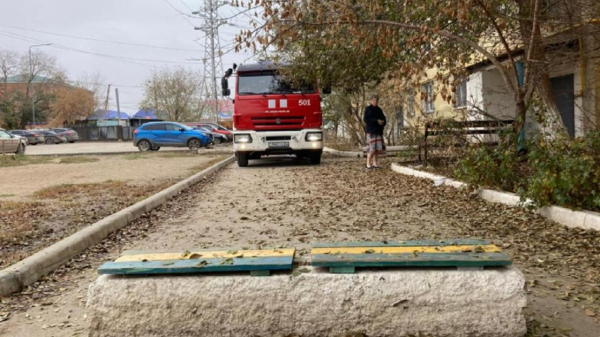 Жители Актобе недовольны демонтажем бетонных блоков во дворах