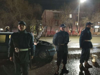 Гвардейцы потушили загоревшийся автомобиль в Павлодаре