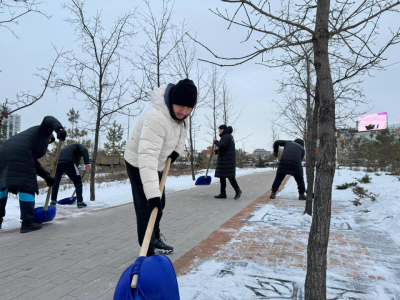 Известные спортсмены провели акцию в поддержку коммунальщиков в Астане