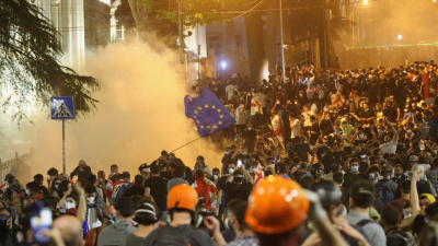 Водомёты и дубинки против демонстрантов. Парламент Грузии одобрил проект об «иноагентах» на фоне протестов