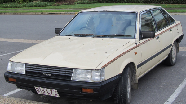 Нейросеть показала эволюцию Toyota Camry с 1982 по 2024 год