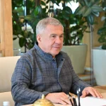 Рустам Минниханов наградил медалью «Ана даны – Родительская слава» шесть жительниц РТ