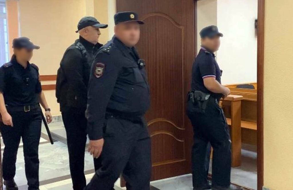 «Недоволен, что нахожусь здесь»: в Казани снова судят лидера ОПГ «Курицинские»