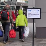 Вернуть можно даже невозвратный билет: советы юриста Манько при задержке рейса