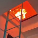 Қонаевта бес қабатты тұрғын үйдің шатыры өртенді: 120 адам эвакуацияланды