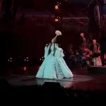 «Ән шырқау құрметі бұйырды»: Мәдина Сәдуақасова Бейжің төрінде өнер көрсетті (ВИДЕО)