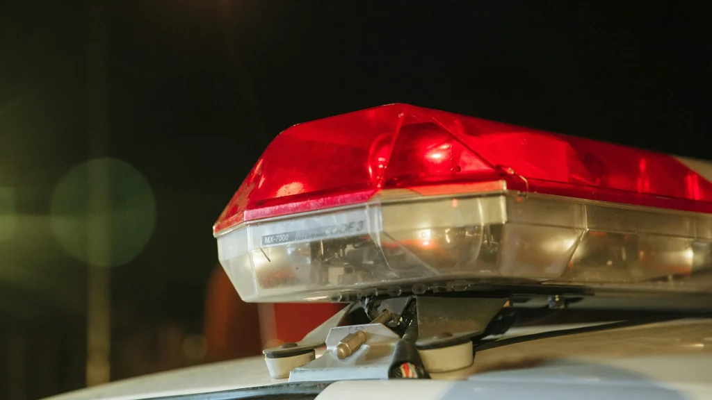 Өскеменде кафе келушісіне ескерту жасаған полиция қызметкері қаза тапты