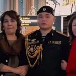 Каспийдегі қайғылы оқу-жаттығудан аман қалған әскери қызметшілер үйлеріне оралды (видео)