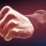 “Күрекпен ұрған”: Атырауда шулағандарға ескерту жасаған ер адамды аяусыз соққыға жыққан