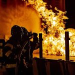 Өскеменде өртенген жер үйден құтқарушылар жігіттің мәйітін алып шықты