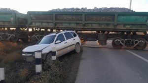 Қостанай облысында жеңіл көлік пойызбен соқтығысты