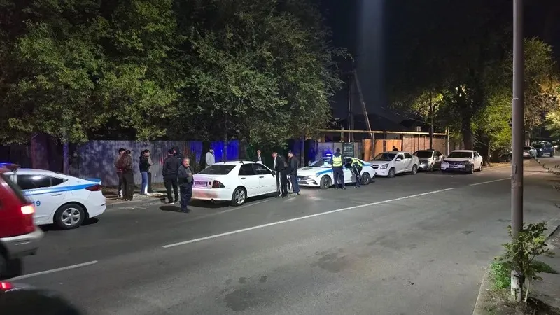 Алматыда төрт көлік соқтығысып, үш адам ауруханаға жеткізілді