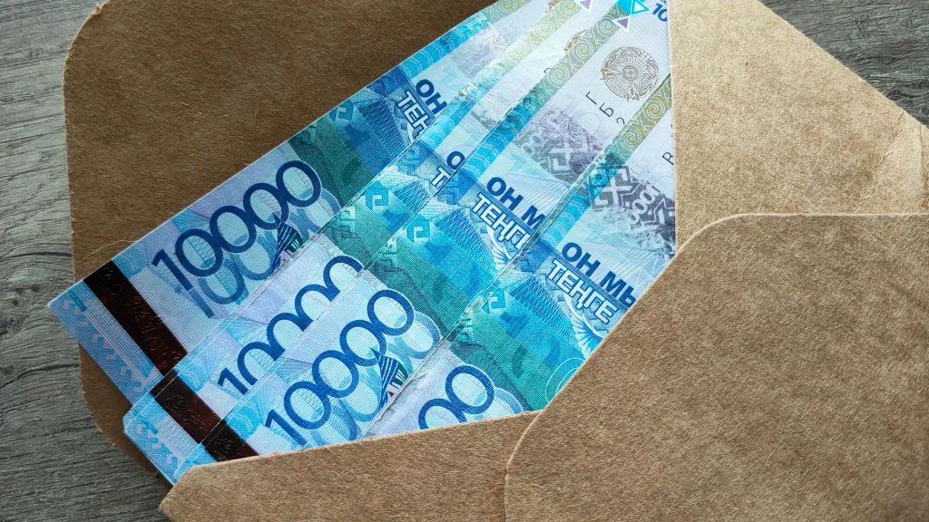 170 мың теңге пара алып, 32 есе көп айыппұл төлейтін болды: Ақтөбеде көлік инспекторы сотталды
