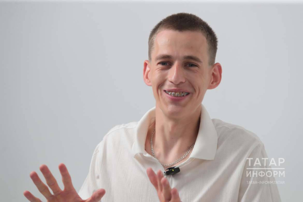 «Ярый әле оятка калмадым»:Блогер Рәзил Гаязовның Илсөя Бәдретдинова сәхнәсен яулау тарихы