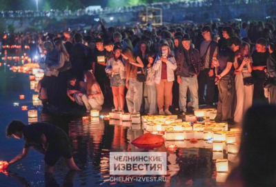 Четырехметровая Луна и тысячи огней: в Челнах прошел фестиваль водных фонариков