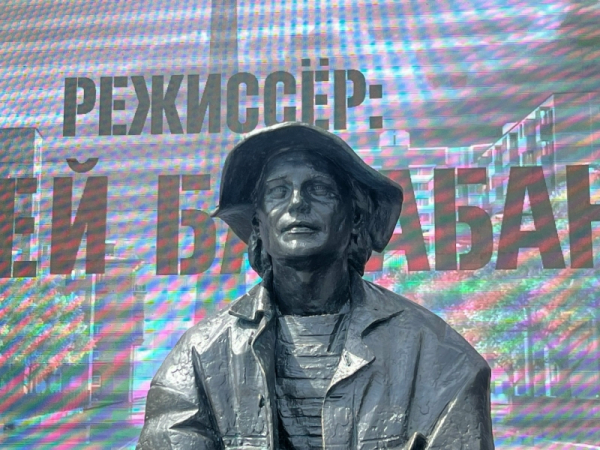 Мединский и Михалков открыли памятник Балабанову в Екатеринбурге